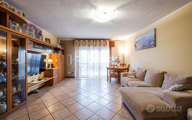 Spazioso appartamento con 3 camere, doppi servizi