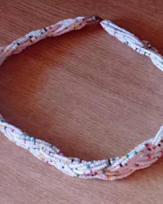 collana con perline colorate fatta a mano