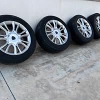 Pneomatici auto  205/55/R16 91 V e cerchi in lega