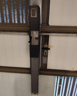 automazione porta basculante