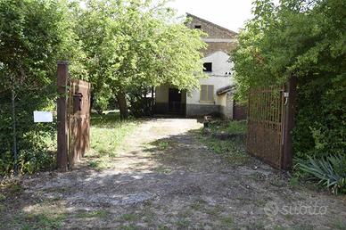 Villa di 130 m² con più di 5 locali a Esperia