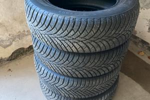 2+2 Pneumatici 195/65 R15 quattro-stagioni