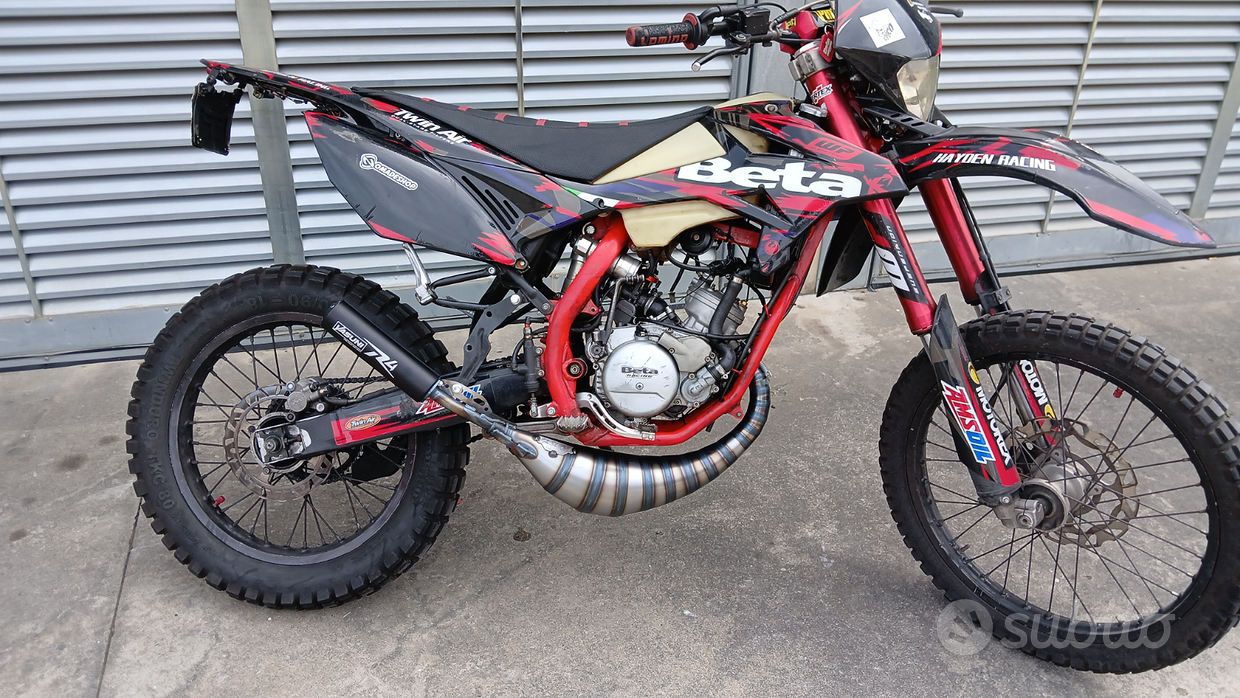 Motorcycle Smembro Beta Rr 50 XEF 125 Performance Chez Kustom