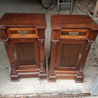 2 comodini di legno anticato