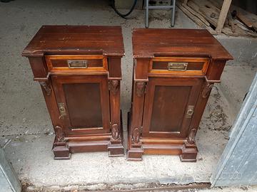 2 comodini di legno anticato