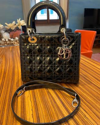 Borsa Lady Dior media