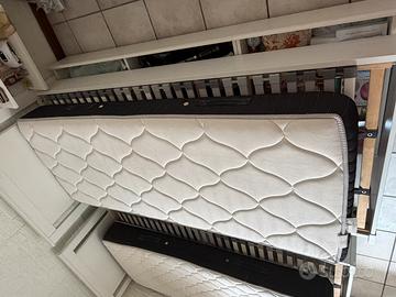 Coppia letti singoli con materssi