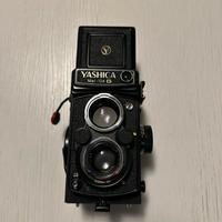 Yashica  mat 124g