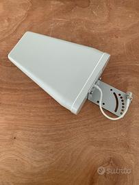 Antenna direzionale banda larga per telefonia