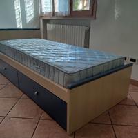 Letto singolo con cassettiera e materasso