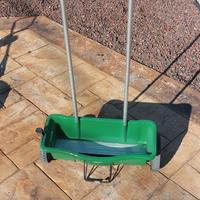 Spargi semi e forbice elettrica