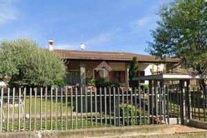 VILLA SINGOLA A REZZATO
