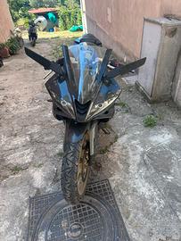 Yamaha yzf r125cc  2011
