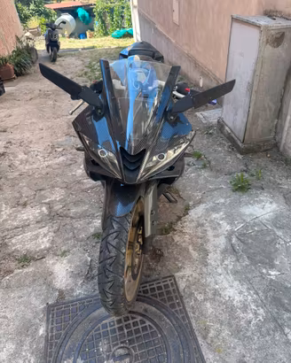 Yamaha yzf r125cc  2011