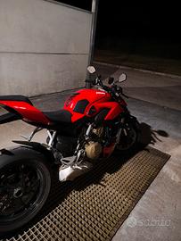 ducati street fighter v4 