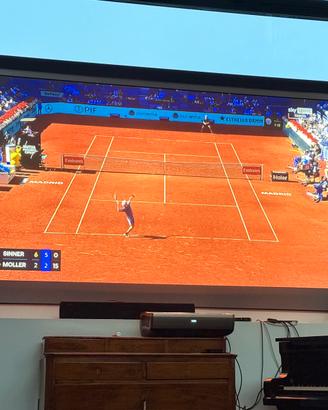 Videoproiettore Laser Ultra Short Throw oltre 150”