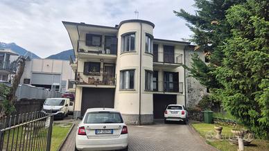 Castione al piano appartamento in elegante Villa