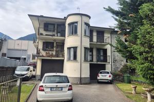 Castione al piano appartamento in elegante Villa