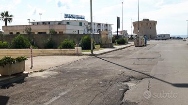 Box/garage 42 mq a 20 metri dal mare Gallipoli