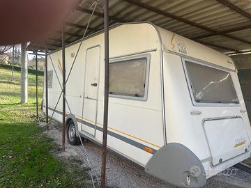 Caravan/roulotte knaus