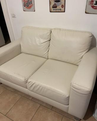 Divano in pelle bianco