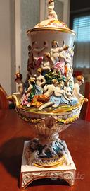 vaso in porcellana Capodimonte con coperchio 