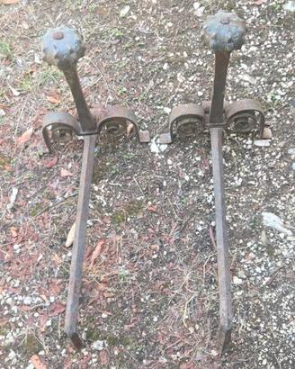 Coppia di Andiron Antichi in Ferro Battuto