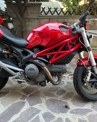 Ducati Monster 696+ - 2012