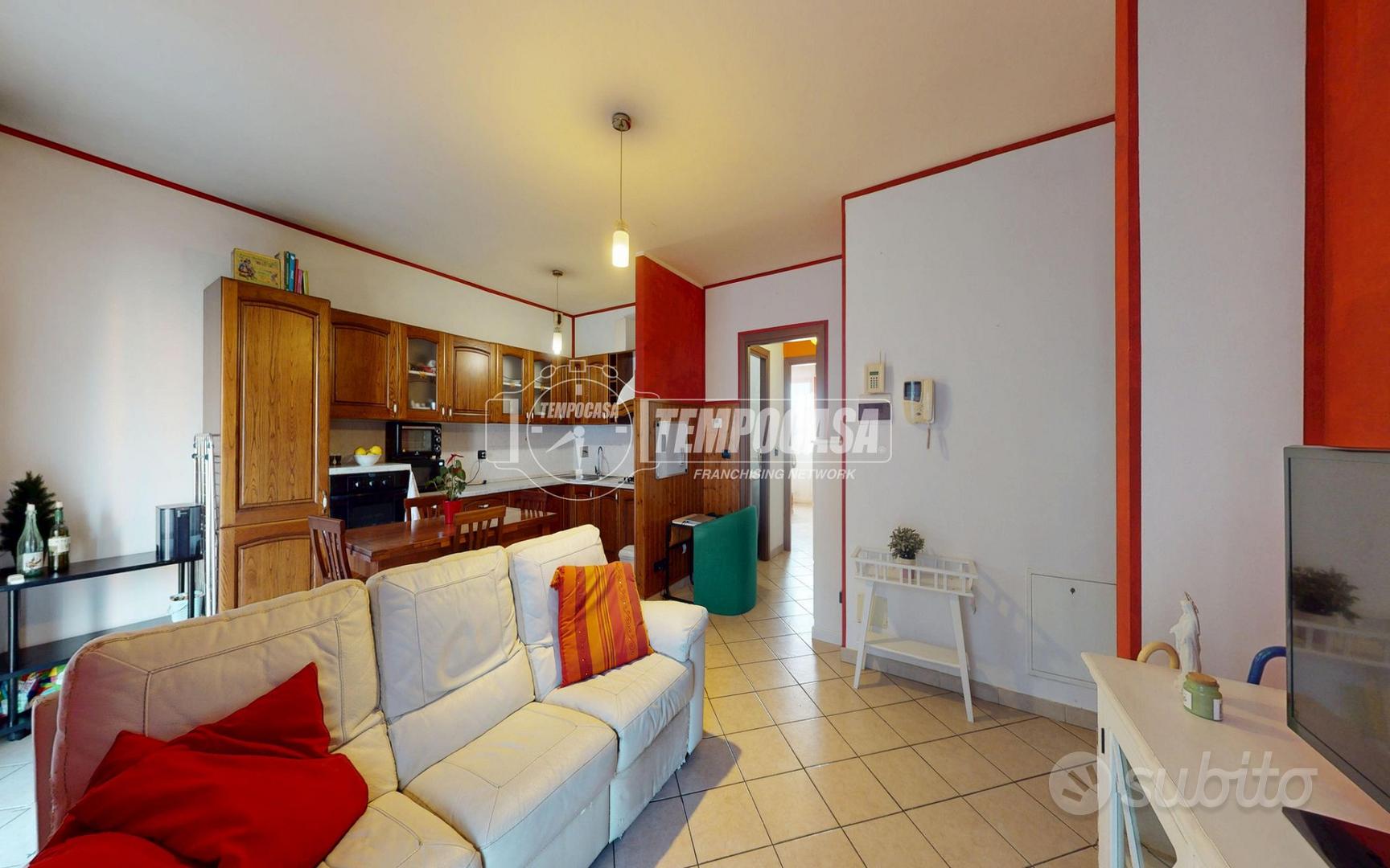 2 LOCALI CON TERRAZZO LIBERO SUBITO - Vista 3