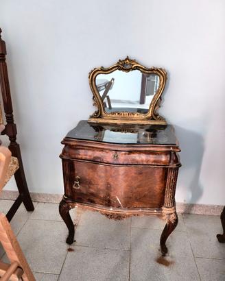 Coppia comodini d’epoca in radica con specchi dora