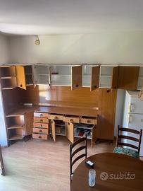 Cucina vintage grande con misure generose