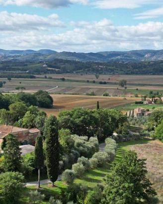 Rustico / Casale di 400 m² con 3 locali e box auto