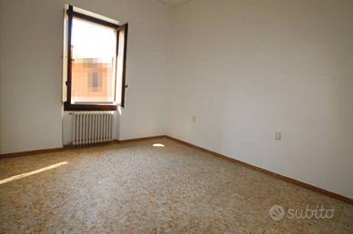 Appartamento di 120 m² con 4 locali e box auto a M