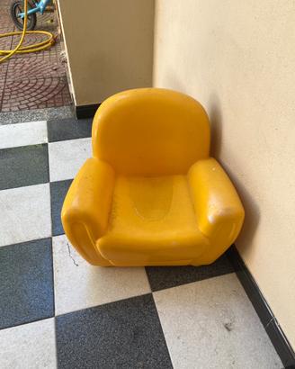 Poltrona bimbo in plastica