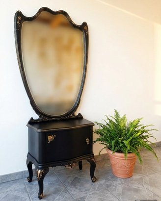 COMODINO CON SPECCHIO DI DESIGN