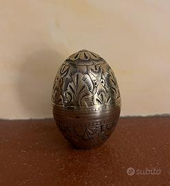 Uovo Saliera o Pepiera in metallo argentato