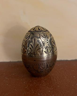 Uovo Saliera o Pepiera in metallo argentato