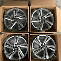 Cerchi in lega Valencia R-Line da 17 VW Golf 8