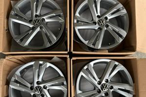 Cerchi in lega Valencia R-Line da 17 VW Golf 8