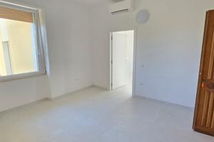 Locale uso ufficio con box auto
