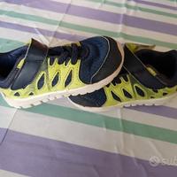 Scarpe da bambino marca Reebok n.ro 22