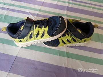 Scarpe da bambino marca Reebok n.ro 22