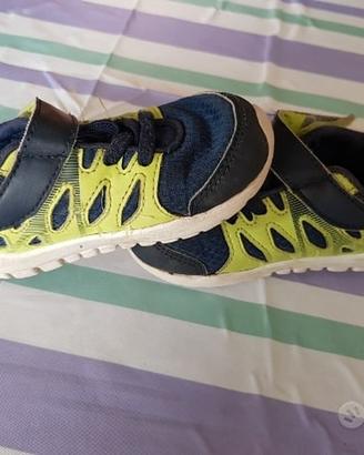 Scarpe da bambino marca Reebok n.ro 22