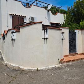 Sulla collina di Acicastello indipendente 