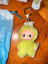 POP MART Labubu Pin for Love V “Victory” ORIGINALE