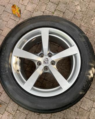 GOMME PORSCHE MACAN NUOVE COMPLETE DI CERCHI.