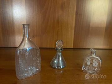 Lotto di tre soorammobili in vetri soffiato