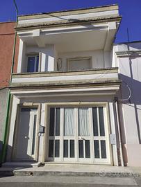 Appartamenti indipendenti in palazzina di 2 piani