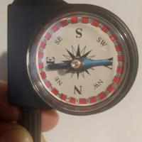Bussola. con lente ingrandimento. 