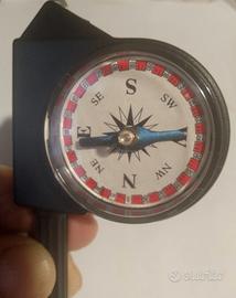 Bussola. con lente ingrandimento. 